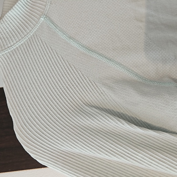 LULULEMON  top - Picture 3 of 4